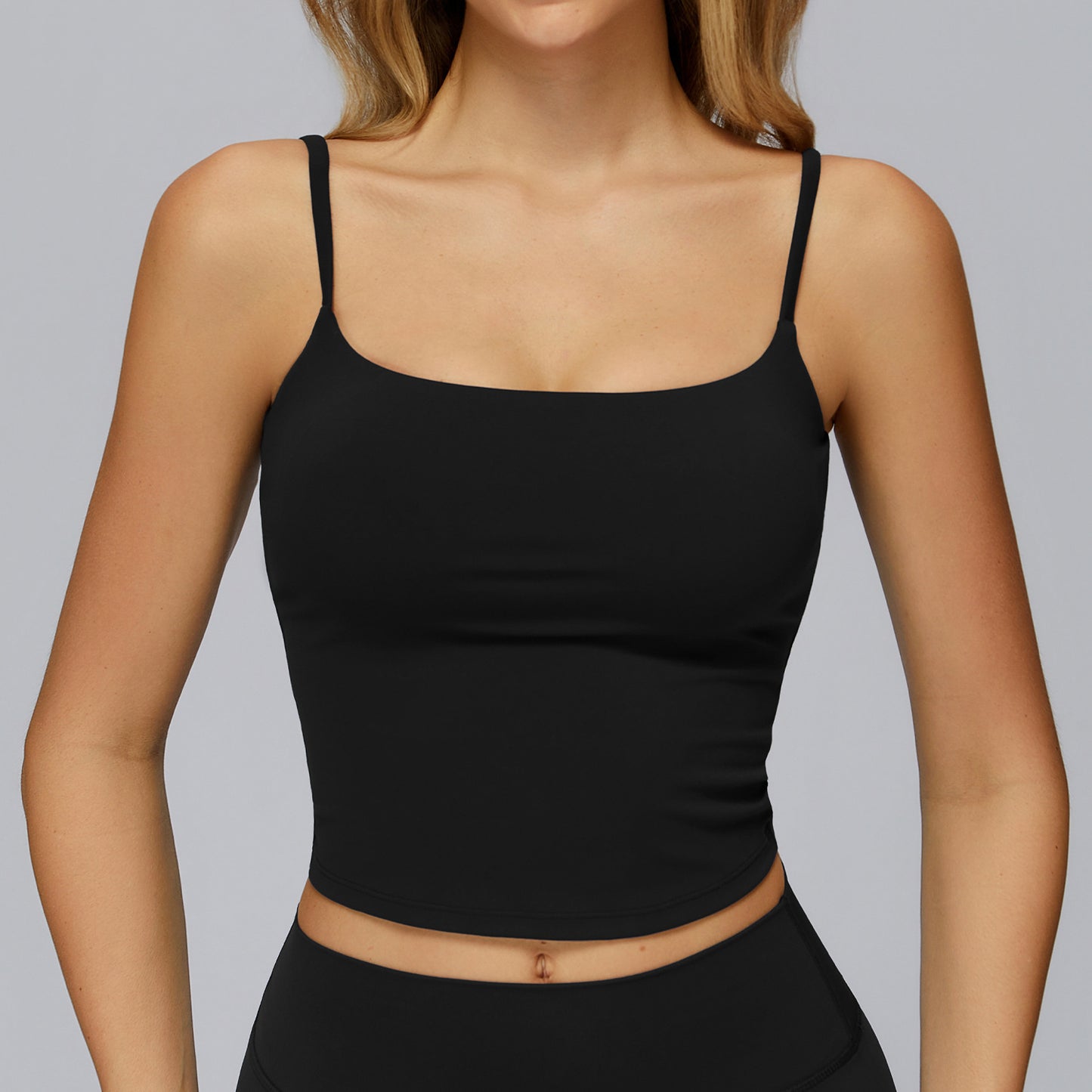 Camiseta de yoga sin mangas con acabado cepillado, espalda descubierta y tirantes dobles.